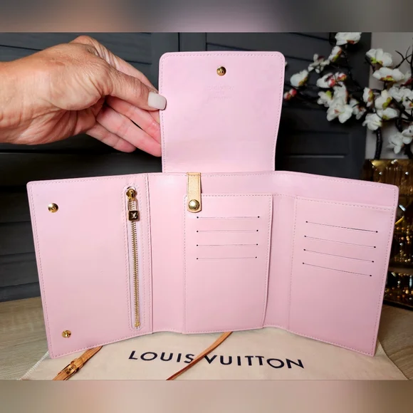 Authentic LOUIS VUITTON Vernis Walker Pink Tri-Fold Crossbody Wallet - Picture 8 of 14